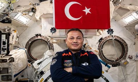 İlk Türk astronot Alper Gezeravcı Dünya'ya döndü